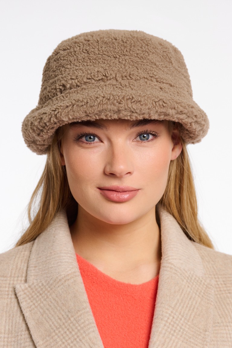 "est" hat rino & pelle