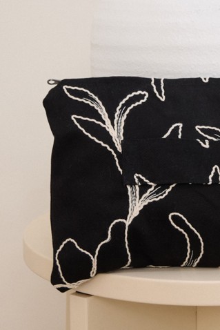 kiran τσαντα namaste