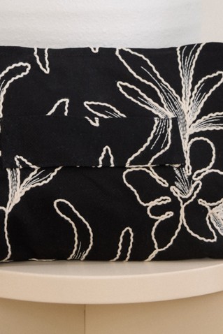 kiran τσαντα namaste