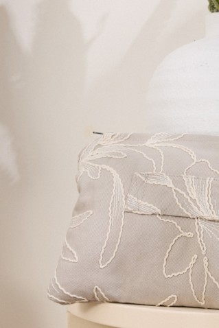 kiran τσαντα namaste