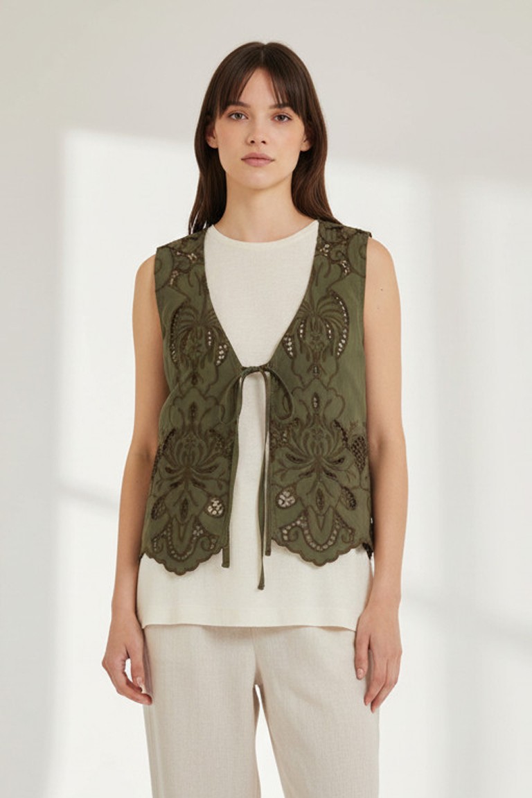 vest moutaki