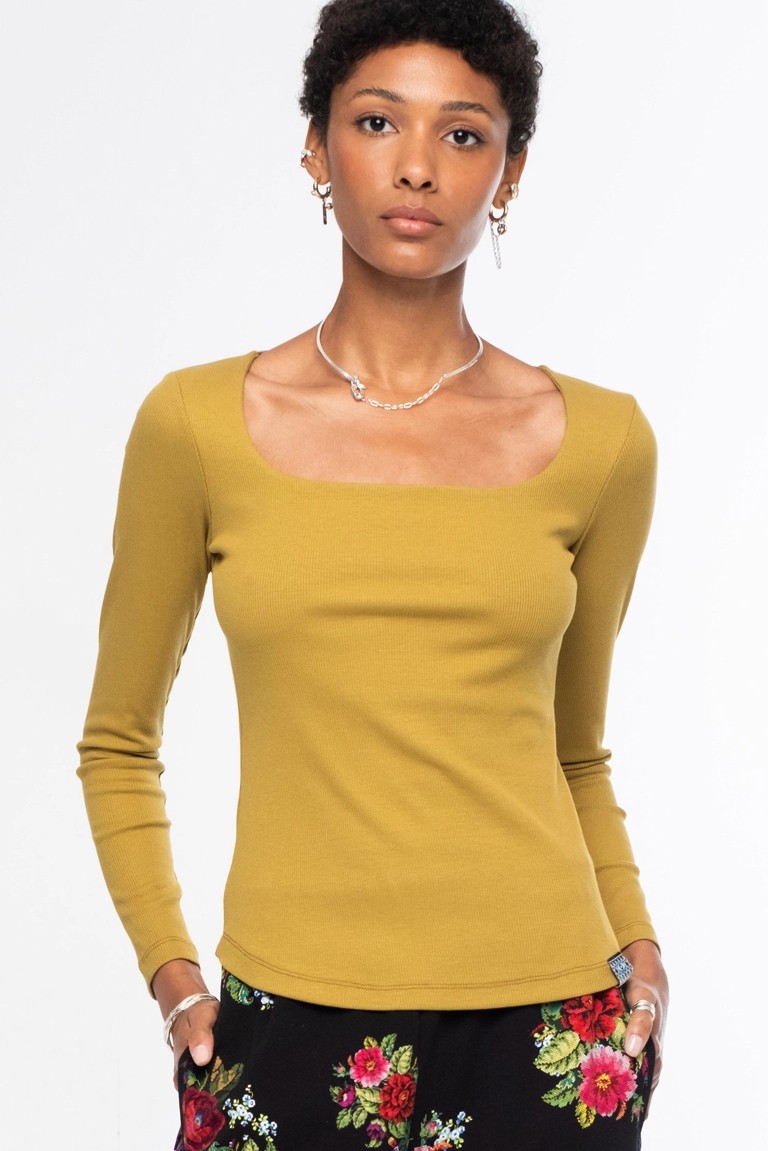 joy top peace & chaos olive