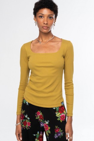 joy top peace & chaos olive
