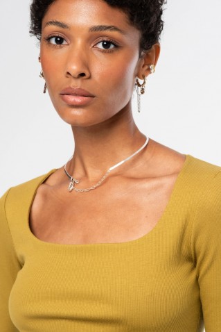 joy top peace & chaos olive
